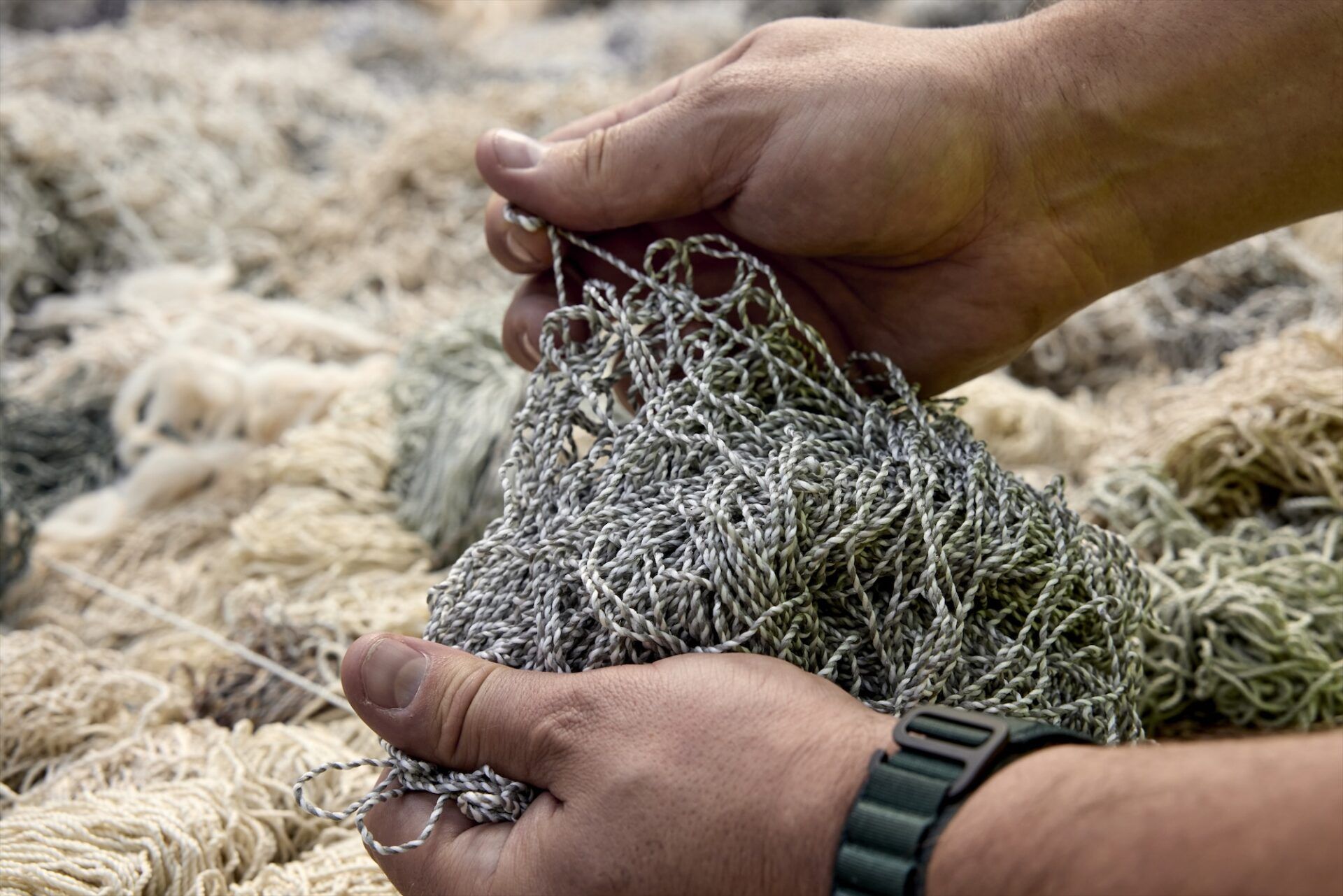 fibres dans des mains